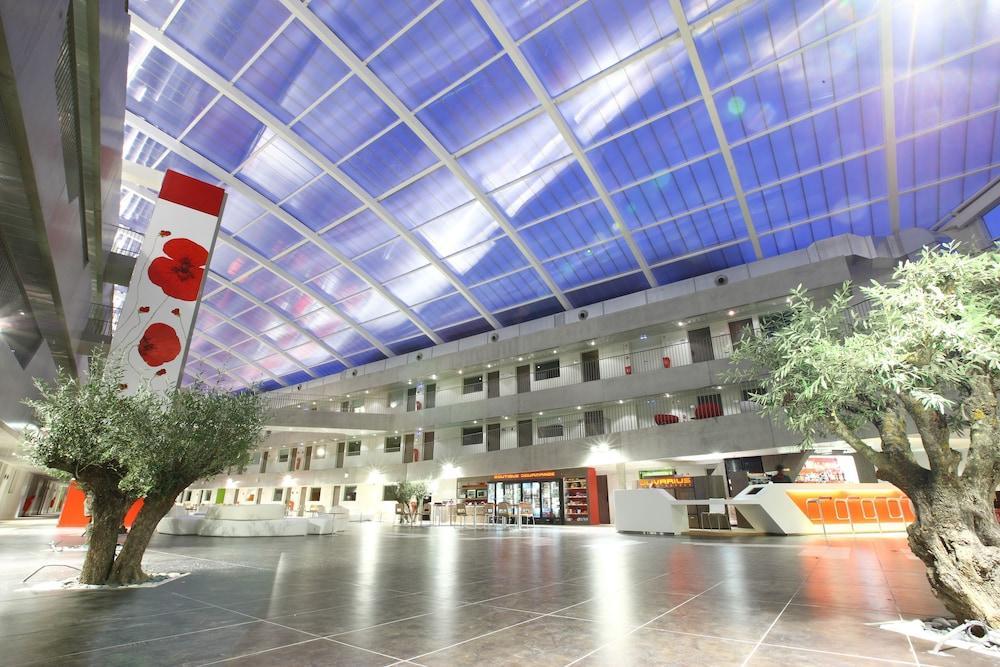 Cowool Cergy Aparthotel Exterior photo